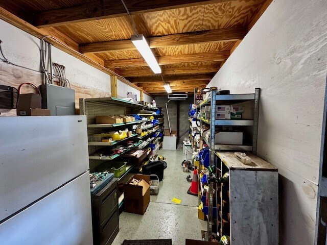 More Photos Of 2047-2071 Global Ct, Sarasota Warehouse For Lease