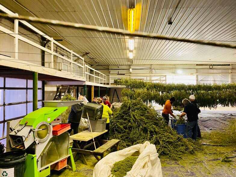 More Photos Of 609-621 E Maple Ave, Newark Light Manufacturing For Sale