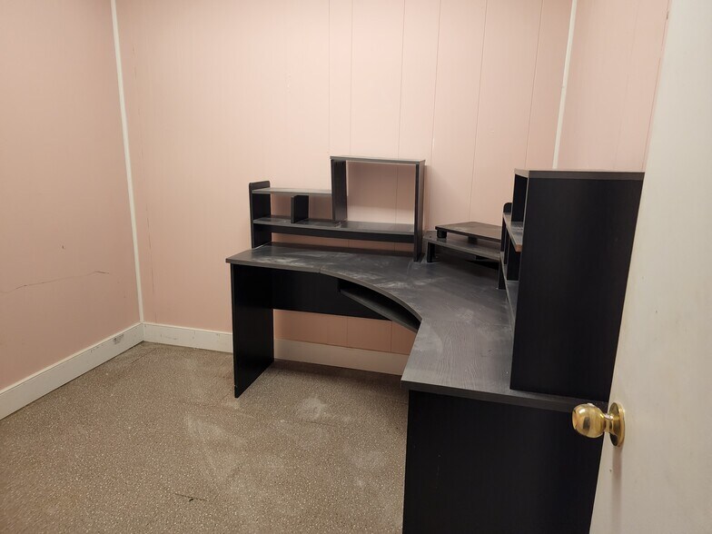 More Photos Of 1310 Ouellette, Windsor Office For Lease