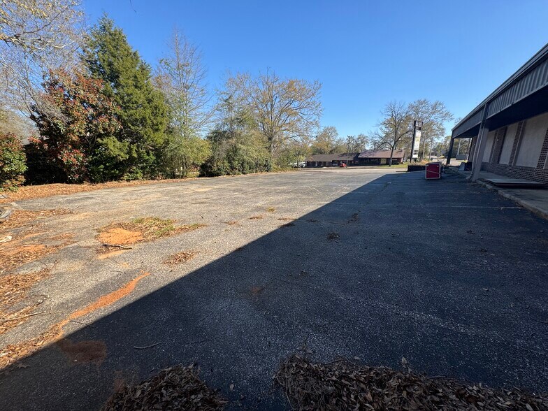 More Photos Of 990 N Daleville Ave, Daleville Warehouse For Sale