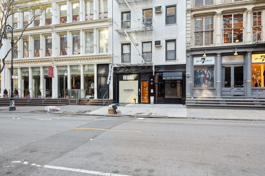 More Photos Of 390 W Broadway, New York Apartments For Lease