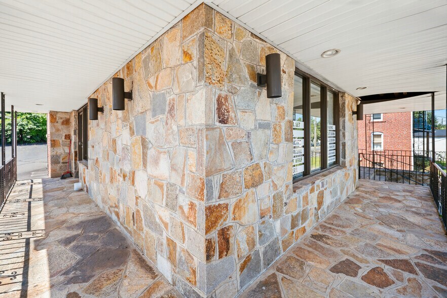 More Photos Of 238 New Britain Rd, Berlin Freestanding For Lease