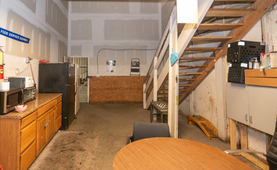 More Photos Of 2001 Windsor Ave, Baltimore Warehouse For Lease