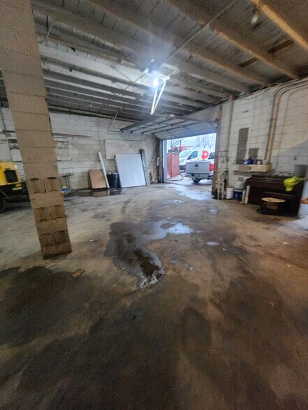 More Photos Of 217 Steedly Dr, Louisville Light Distribution For Sale