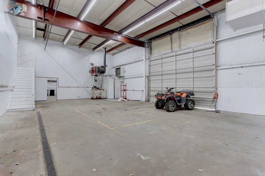 More Photos Of 1210 S El Paso St, Colorado Springs Warehouse For Lease