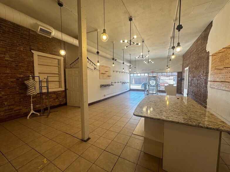 More Photos Of 521-523 N Riverfront Dr, Mankato Storefront Retail Office For Sale