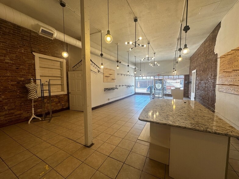 More Photos Of 521-523 N Riverfront Dr, Mankato Storefront Retail Office For Sale