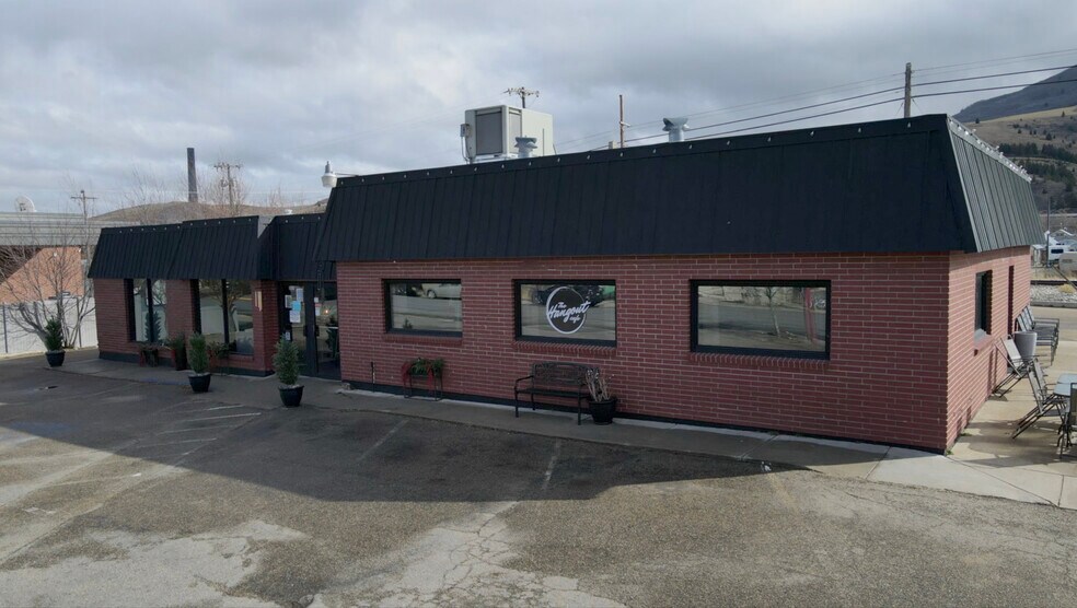 More Photos Of 1111 E Park Ave, Anaconda Restaurant For Sale