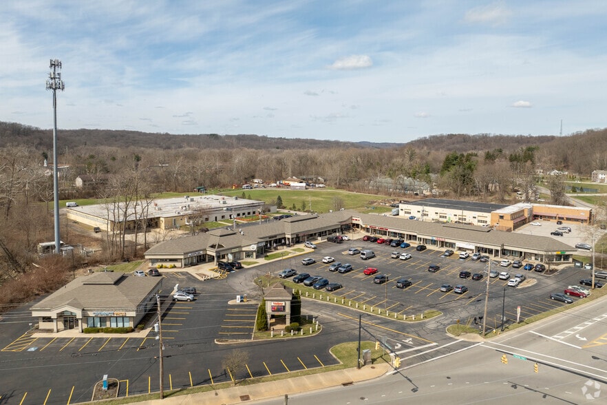 More Photos Of 1562 Akron Peninsula Rd, Akron Storefront For Lease
