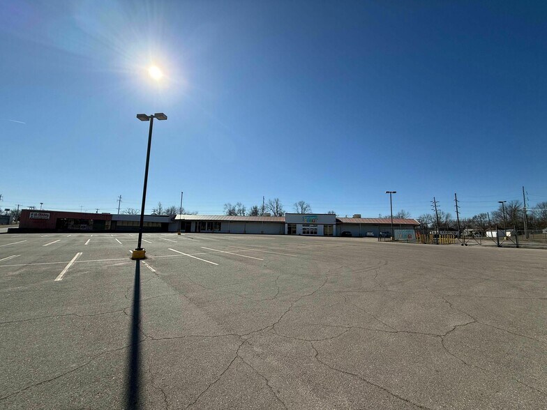 More Photos Of 689-699 S Monroe St, Lebanon General Retail For Sale