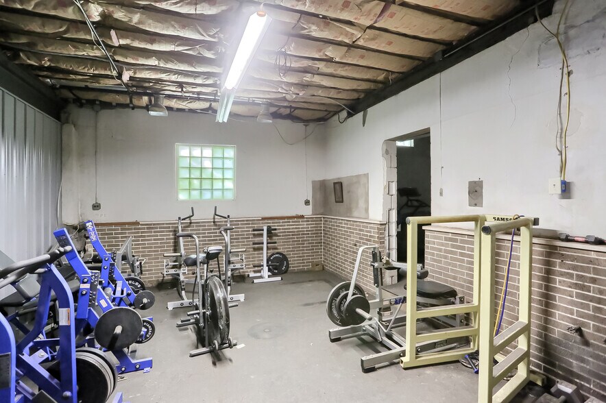 More Photos Of 740 Greensburg Rd, New Kensington Warehouse For Lease