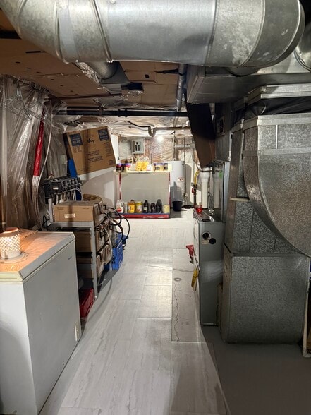 More Photos Of 108 E Bellevue St, Leslie Storefront For Sale