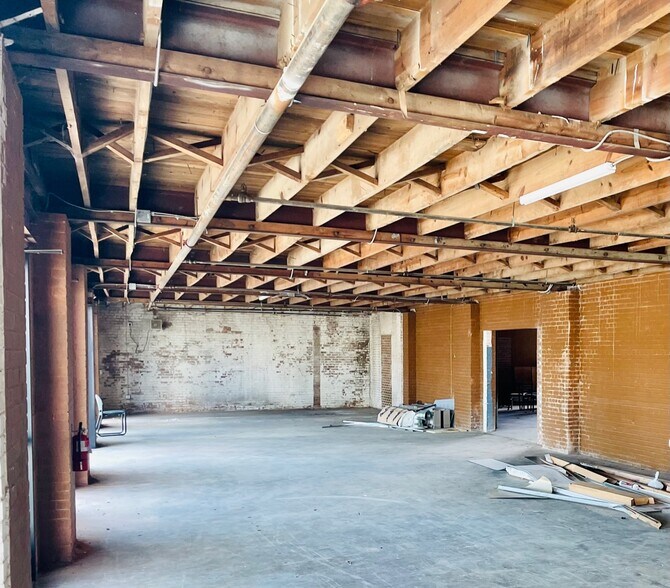 More Photos Of 161 W Main St, Rock Hill Storefront Retail Office For Lease