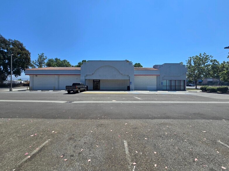 More Photos Of 2152 Monterey Hwy, San Jose Supermarket For Lease