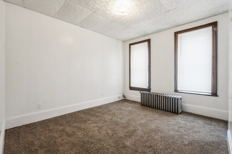 More Photos Of 557 6th Ave S, Clinton Apartments For Sale