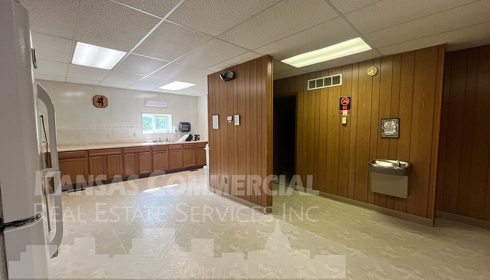 More Photos Of 6115 SE US Highway 40, Tecumseh Specialty For Sale