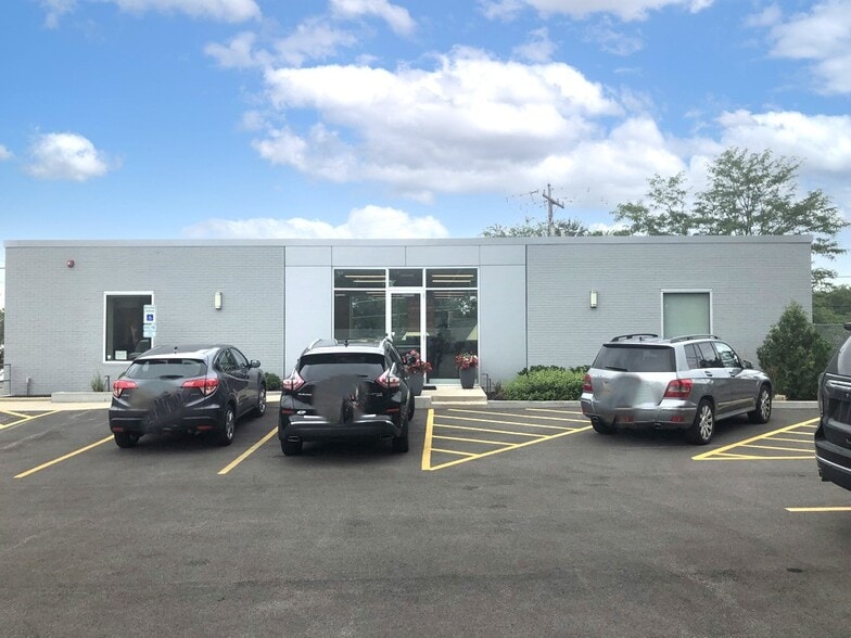 More Photos Of 721 Dundee Ave, Elgin Office For Lease
