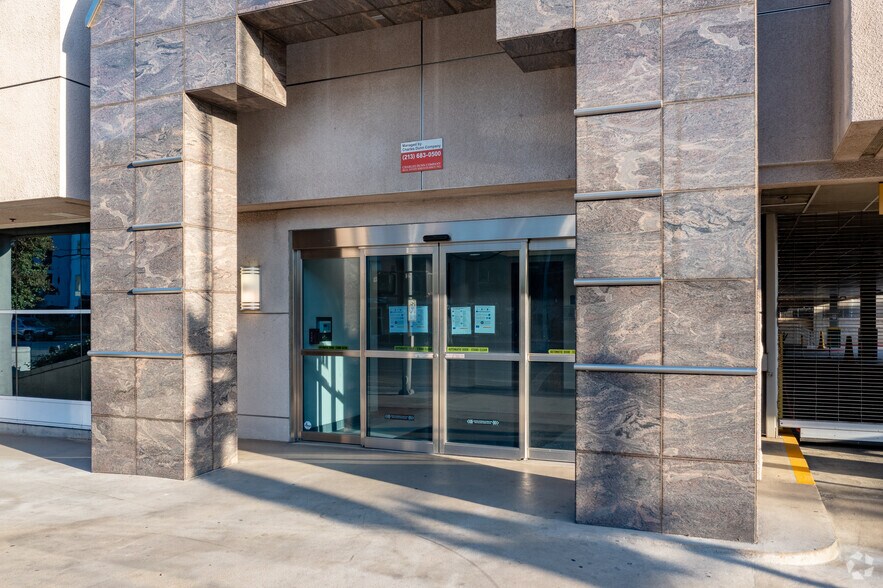 More Photos Of 12660 Riverside Dr, Valley Village Medical For Lease