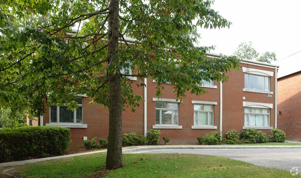 More Photos Of 2711 Breezewood Ave, Fayetteville Office For Lease