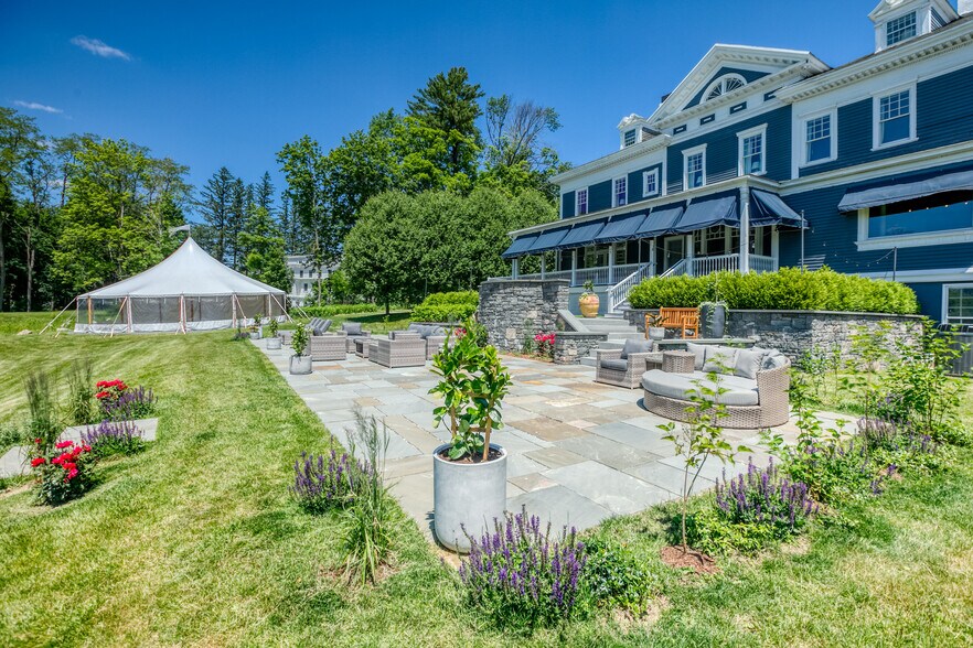 More Photos Of 2 Kemble St, Lenox Hotel For Sale