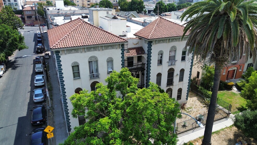 More Photos Of 2910 Leeward Ave, Los Angeles Apartments For Sale