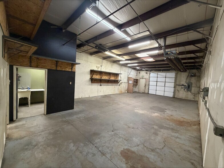 More Photos Of 332 Norfolk St, Aurora Light Manufacturing For Sale