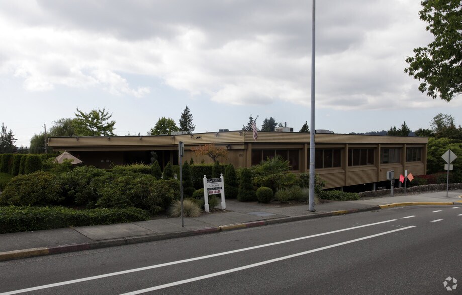 Primary Photo Of 1715 Market St, Kirkland Medical For Sale