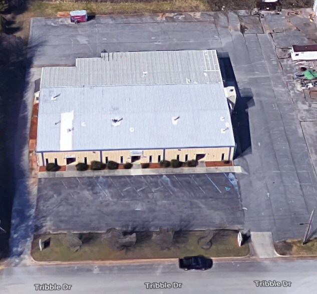 More Photos Of 102 Tribble Dr, Madison Light Manufacturing For Lease