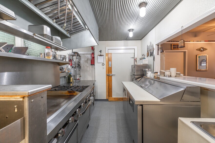 More Photos Of 305 S Alvarado Ave, Belle General Retail For Sale