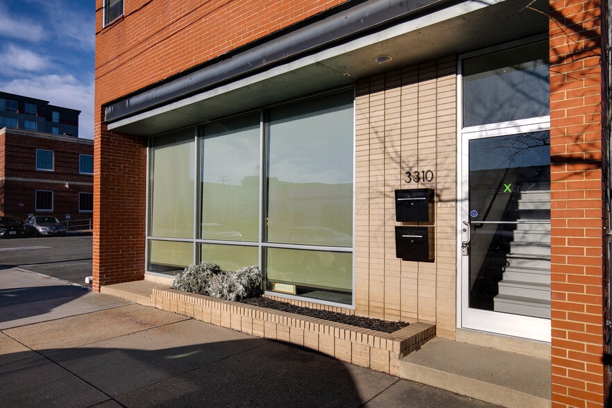 More Photos Of 3310 W Clay St, Richmond Showroom For Lease