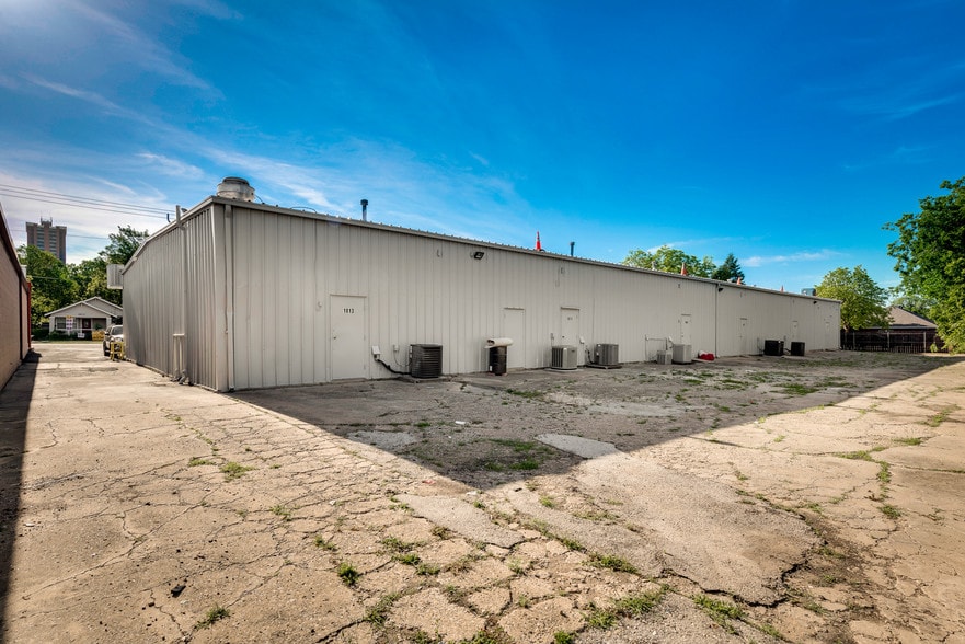 More Photos Of 1803-1813 N Elm St, Denton Restaurant For Sale