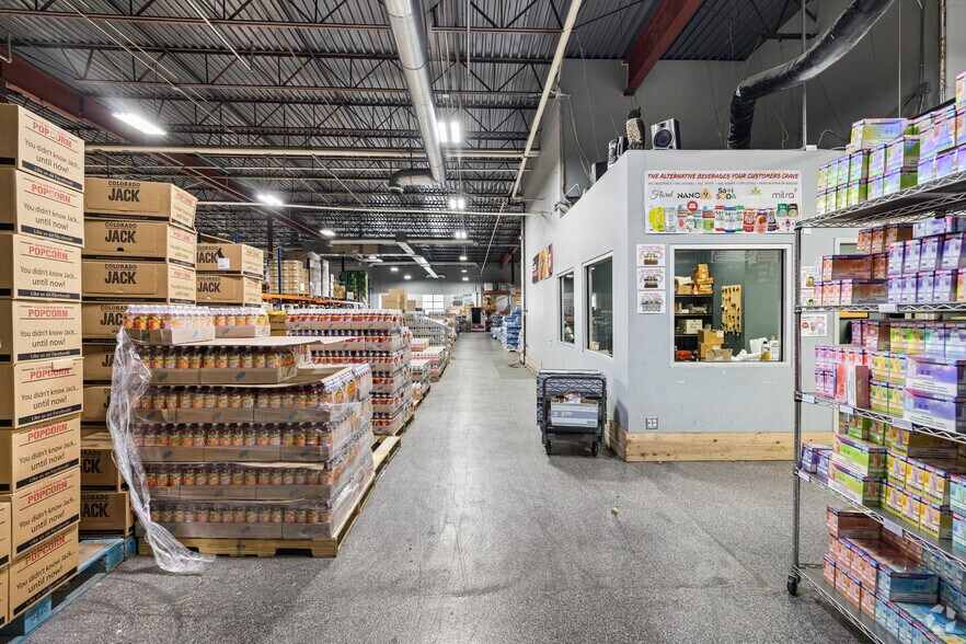 More Photos Of 6240 Abbott Dr, Omaha Distribution For Lease