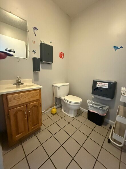 More Photos Of 114 S Maple St, Winchester Office For Lease