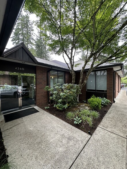 Primary Photo Of 4260 Galewood St, Lake Oswego Office For Sale