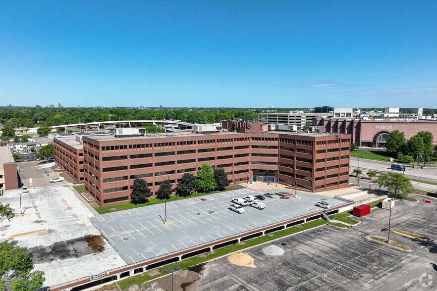 More Photos Of 2051 Killebrew Dr, Bloomington Office For Sale