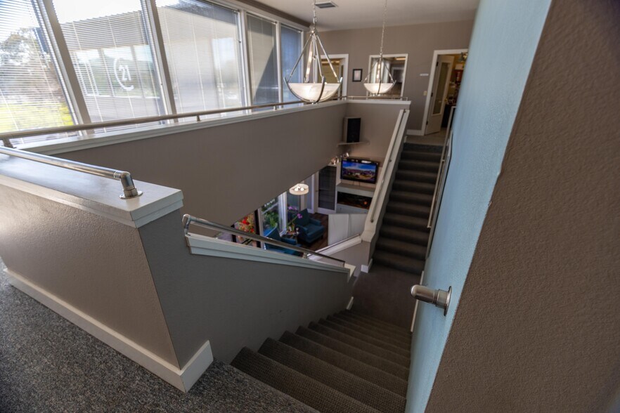 More Photos Of 1057 College Ave, Santa Rosa Office For Sale