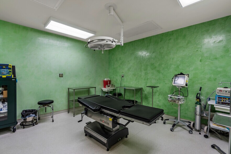 More Photos Of 85 Church St, Middletown Medical For Sale