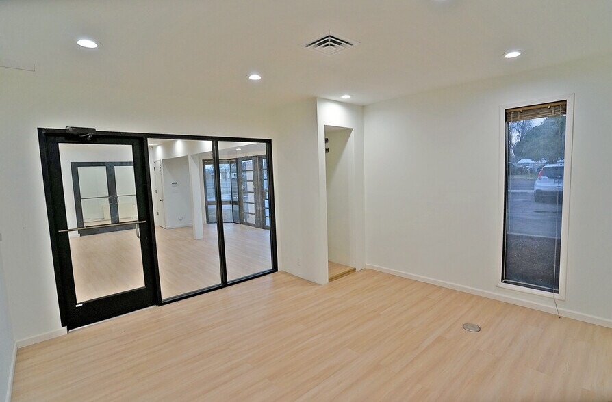 More Photos Of 1201 W Lincoln Ave, Yakima Office For Sale