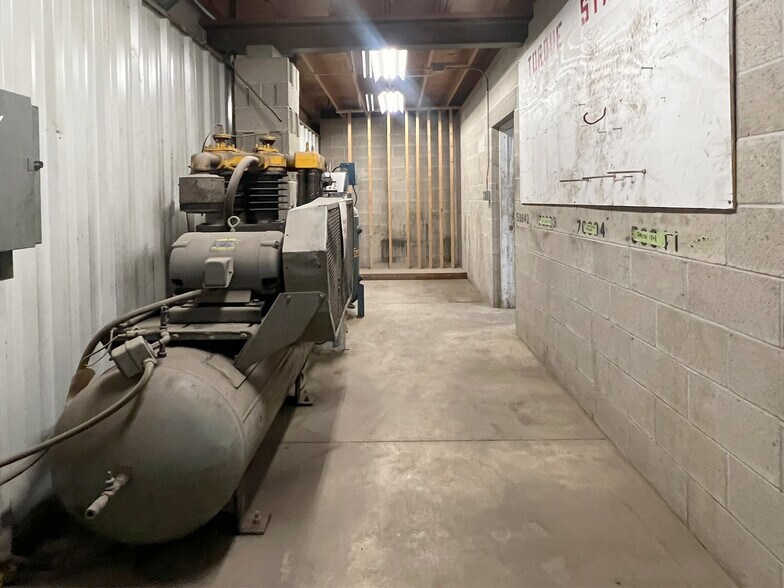 More Photos Of 7171 W Ridge Rd, Fairview Warehouse For Lease