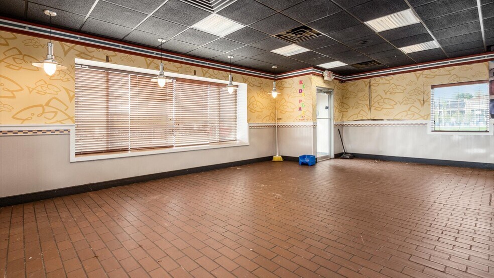 More Photos Of 1821 E Wheeling Ave, Cambridge Fast Food For Lease