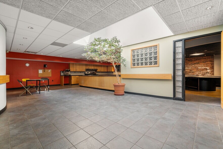 More Photos Of 115 Dummer St, Brookline Flex For Sale