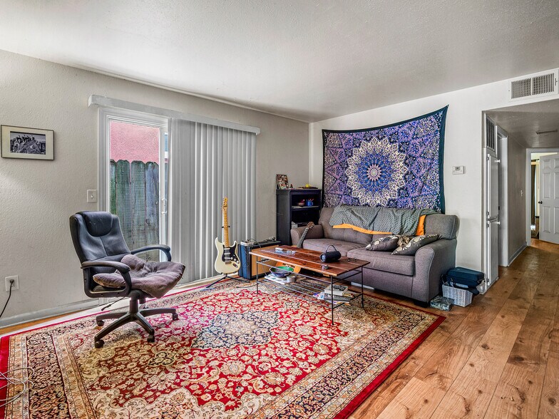 More Photos Of 718 13th St, Sacramento Multifamily For Sale