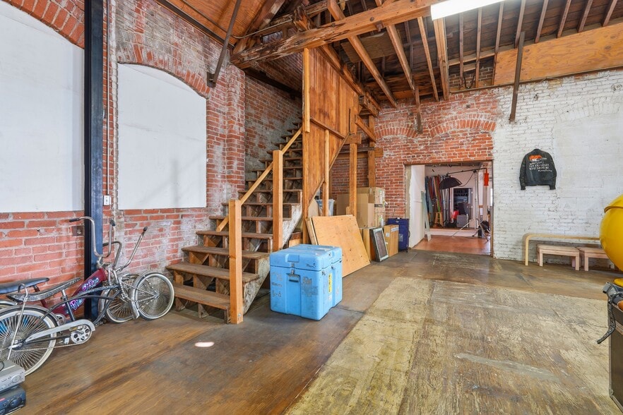 More Photos Of 714 Ducommun St, Los Angeles Manufacturing For Sale