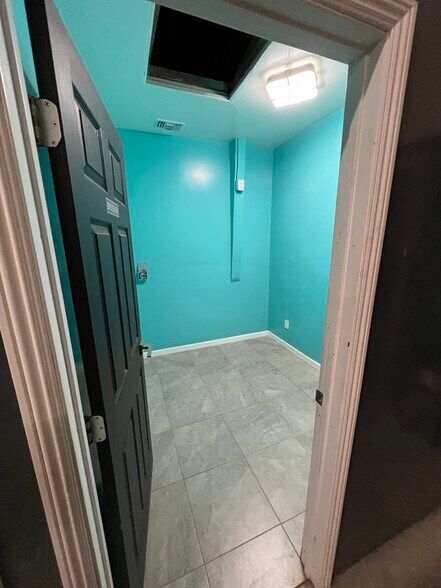More Photos Of 5592 W San Madele Ave, Fresno Warehouse For Lease