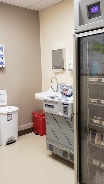 More Photos Of 8102-8110 Sunland Blvd, Sun Valley Medical For Sale