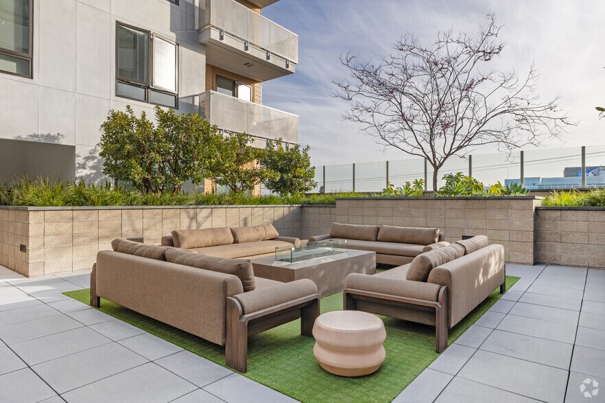 More Photos Of 1340 S Hill St, Los Angeles Apartments For Lease