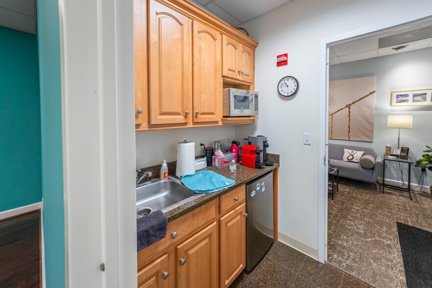 More Photos Of 1801 Robert Fulton Dr, Reston Medical For Lease