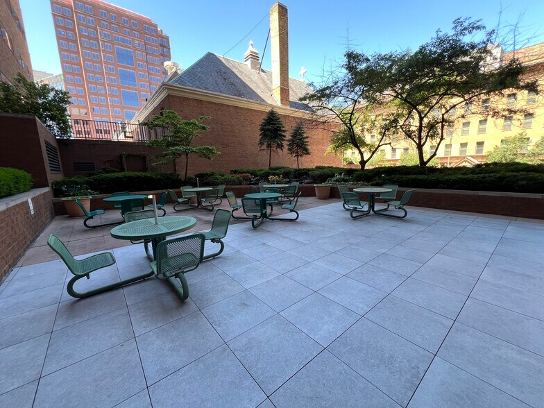 More Photos Of 433 N Summit St, Toledo Office For Lease