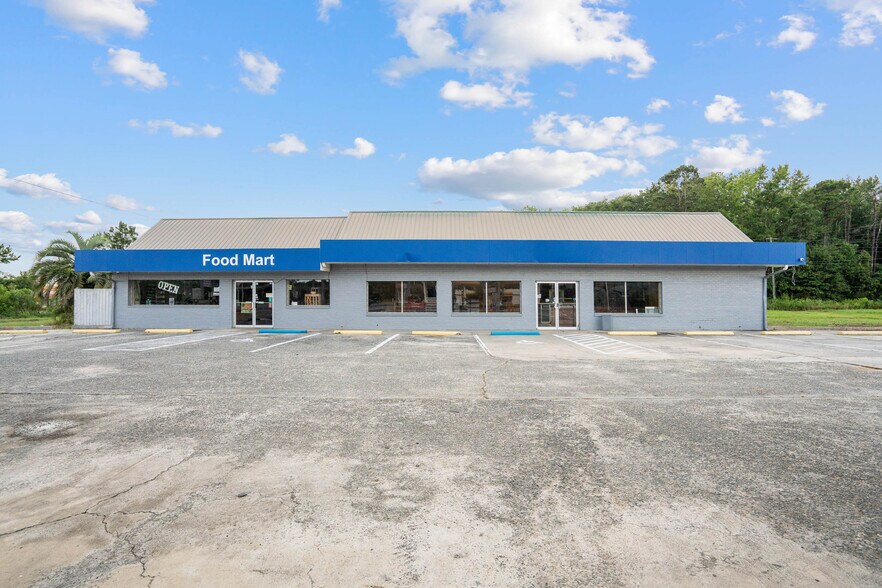 More Photos Of 5 Lane St, Yemassee Storefront For Sale