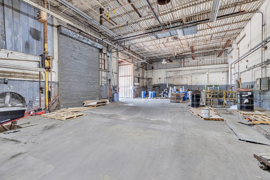 More Photos Of 11200 Dunbarton Blvd, Barnwell Manufacturing For Lease